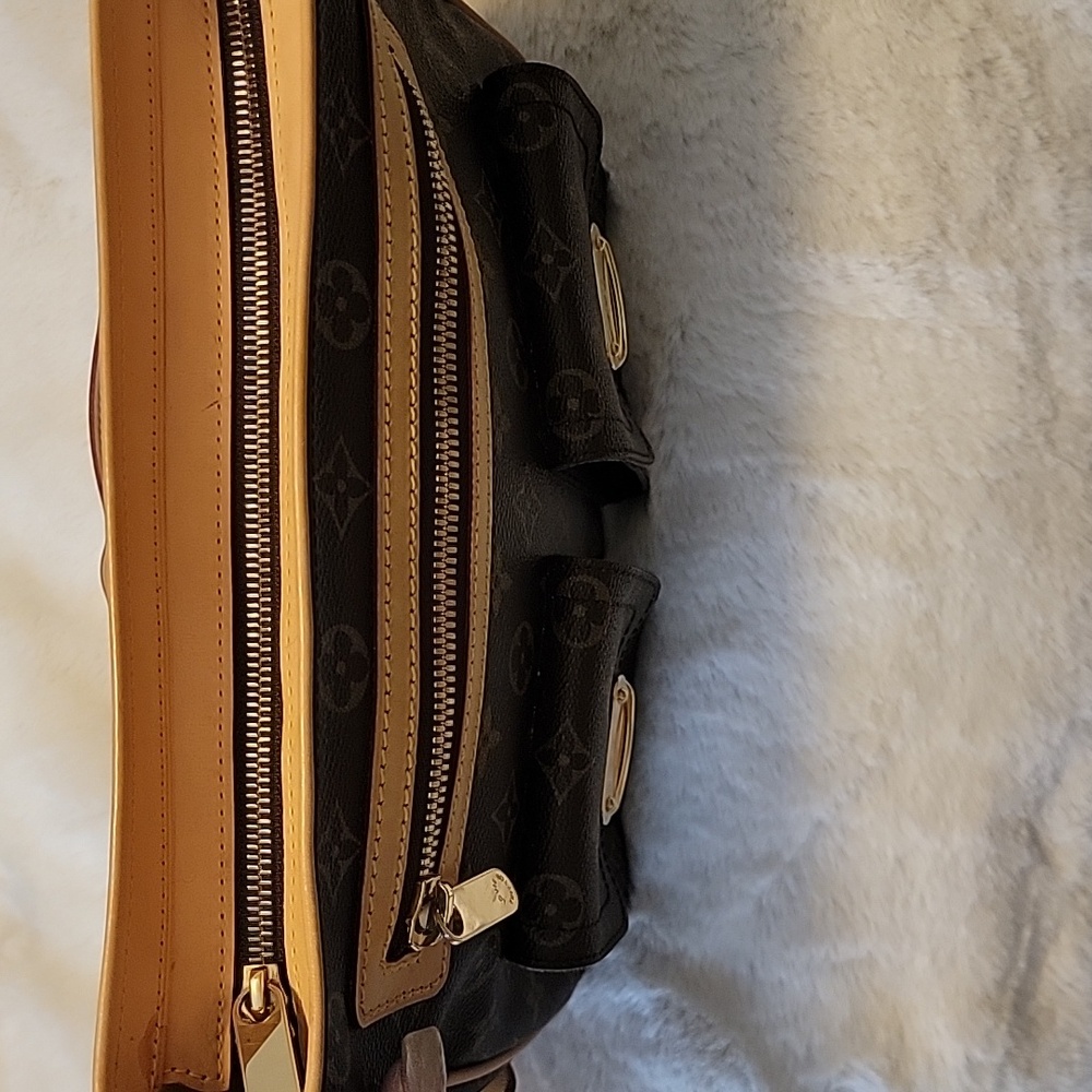 Louis Vuitton Hudson  Crossbody Bag - Picture 6 of 16